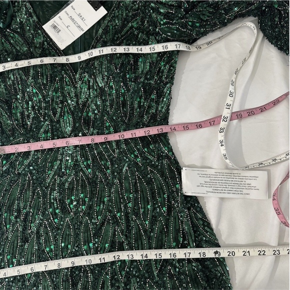 NWT $598 Mac Duggal [ 6 ] Long‎ Sleeve Beaded V-Neck Gown in Forest Green - Picture 4 of 14